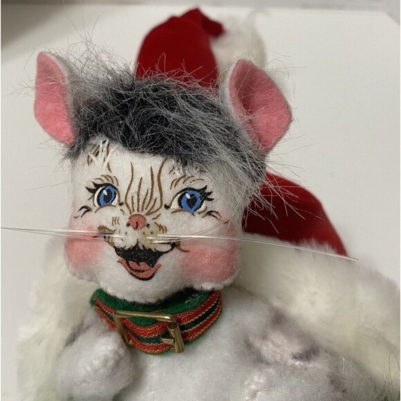 Annalee Collectors Christmas Cat In Holiday Stocking Santa Hat Collar Holly - Picture 2 of 4